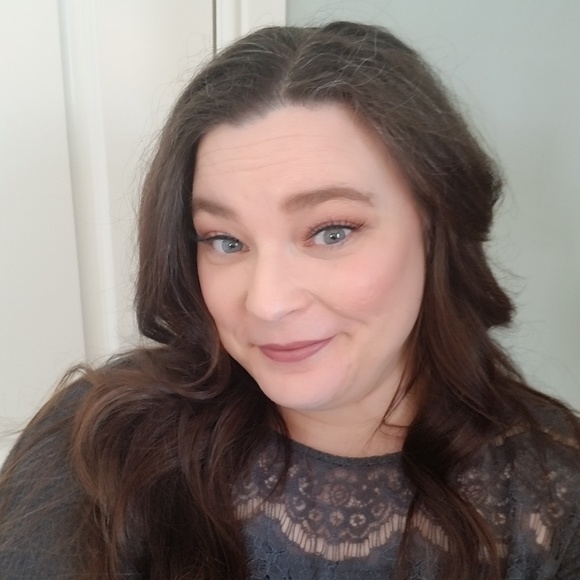 Meet your Posher, Elizabeth - Picture 2 of 2